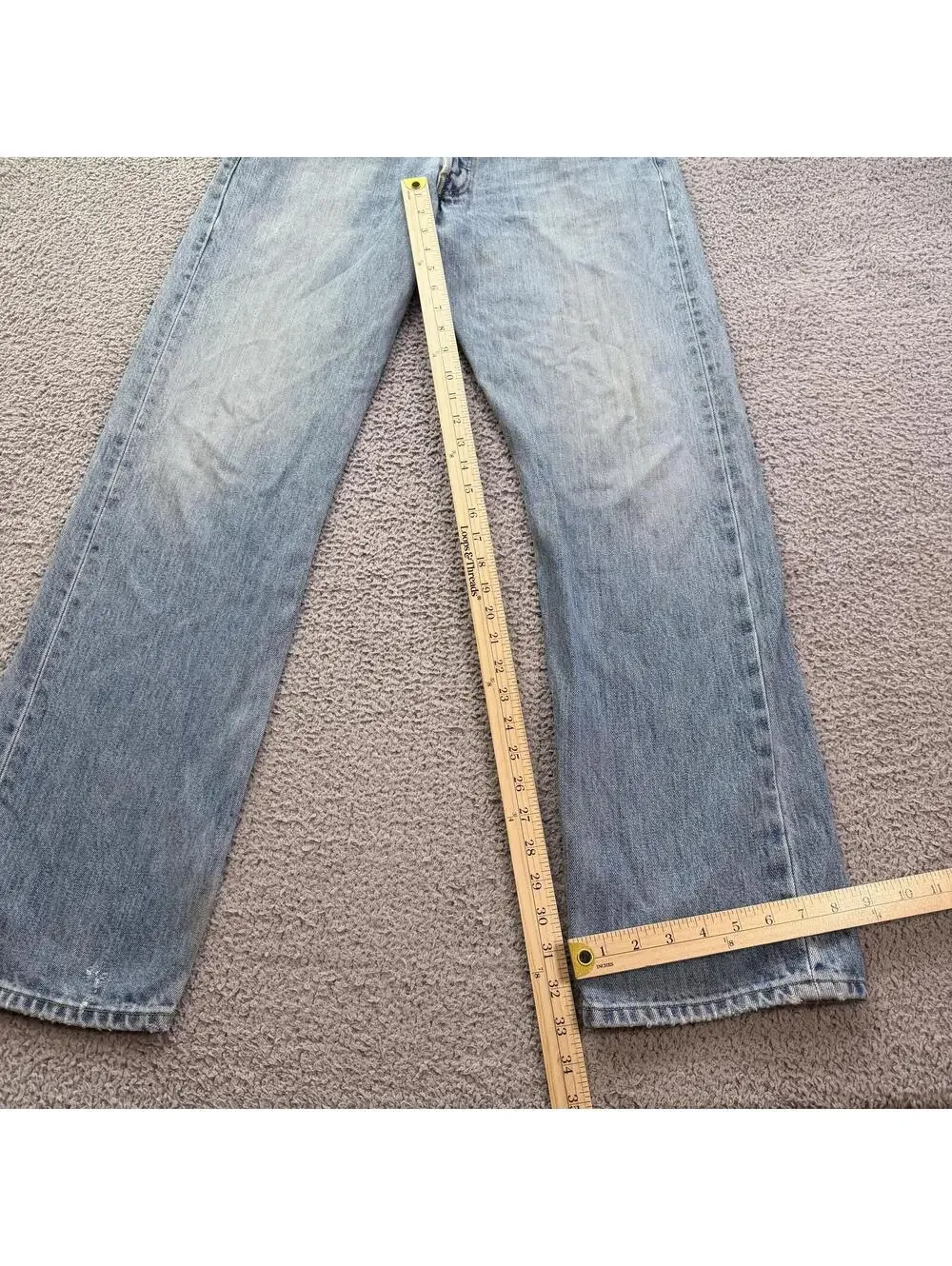 Vintage Y2K Levis 550 34 Light Wash Baggy Distressed Denim Jeans USA Style Mid